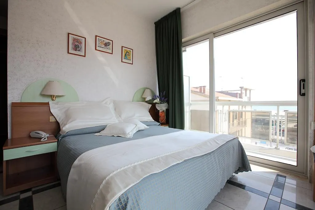Hotel Baviera Sottomarina 3*,