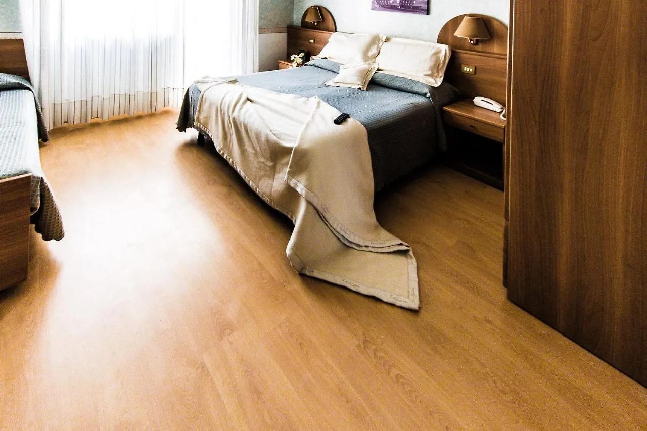 Hotel Baviera Sottomarina 3*,  Italy